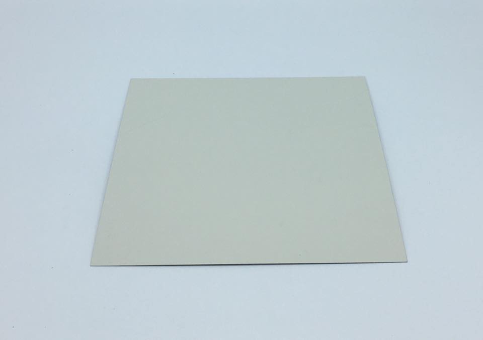 VLAKKE PLAAT STAAL 0.6MM MET FOLIE RAL 9002 GEBROKEN WIT
