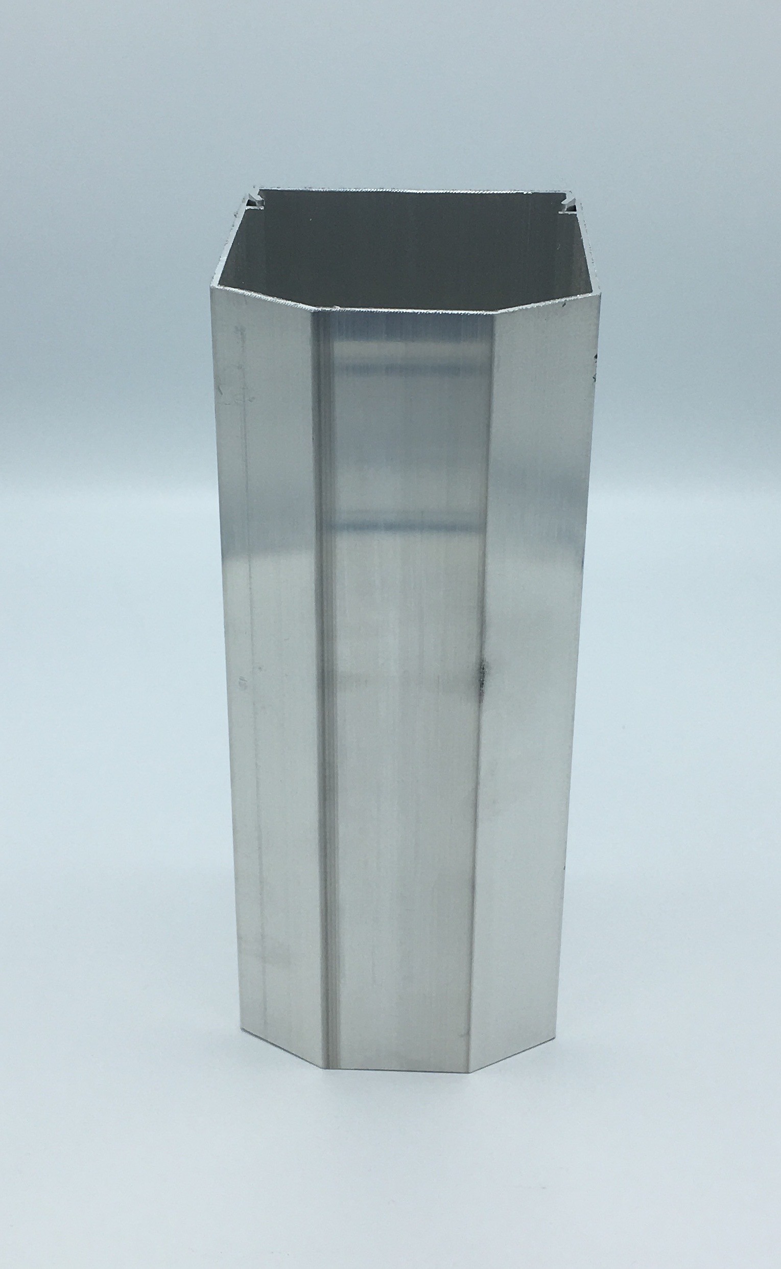 SIERSTEUNBUIS ALUMINIUM MET KLIKPROFIEL 100/100/2