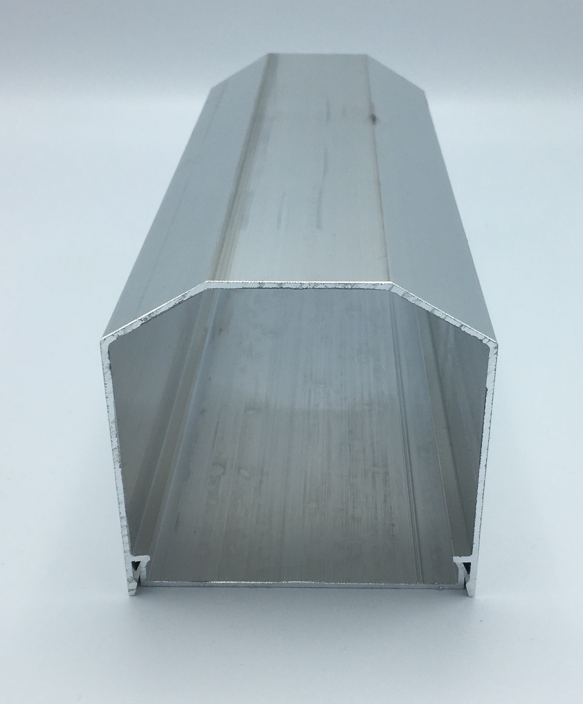 SIERSTEUNBUIS ALUMINIUM MET KLIKPROFIEL 100/100/2
