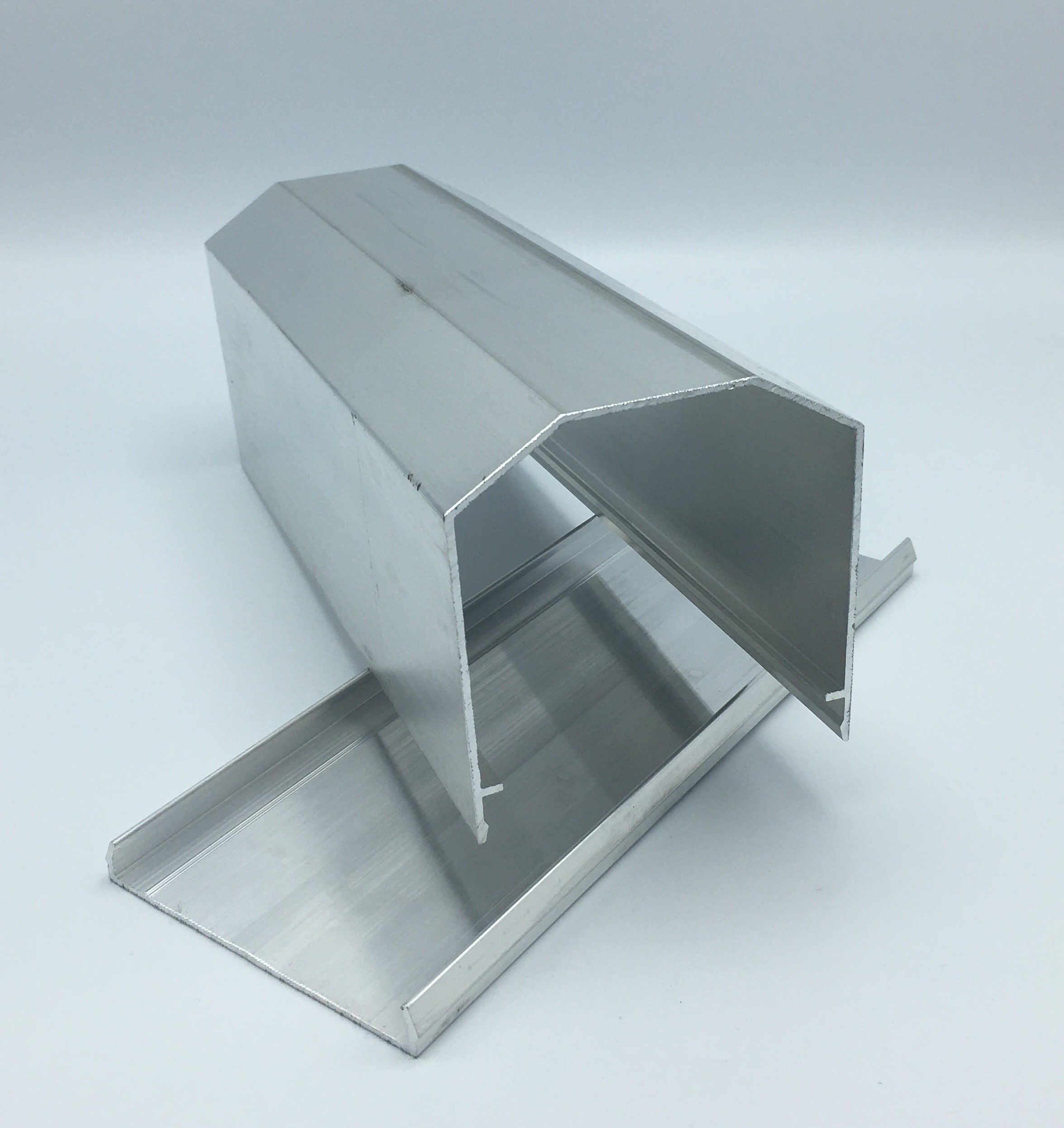 SIERSTEUNBUIS ALUMINIUM MET KLIKPROFIEL 100/100/2