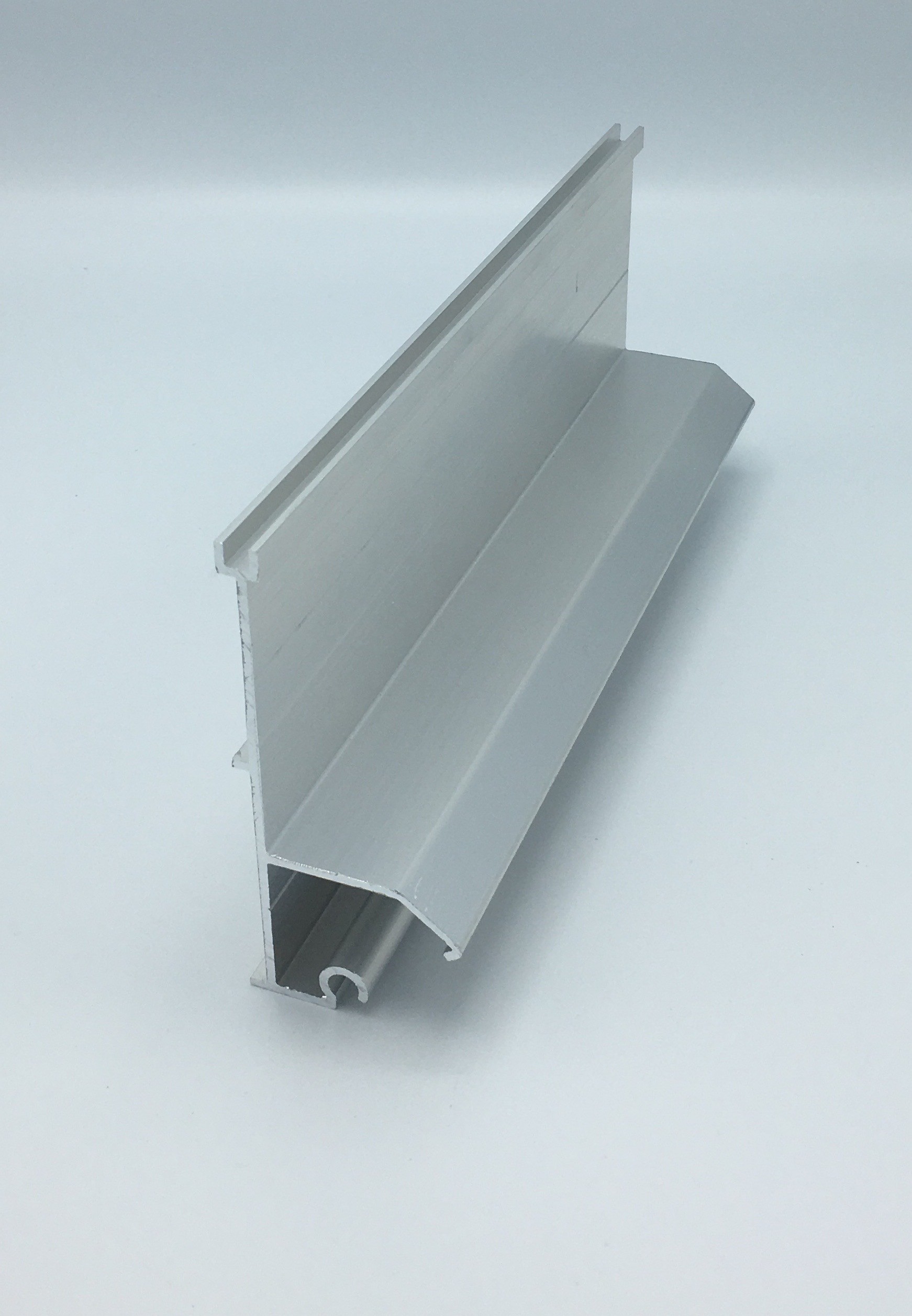 ONDERKANT MUURPROFIEL VAN 21° TOT 46° PROF 554A WIT (RAL 9010 blinkend)