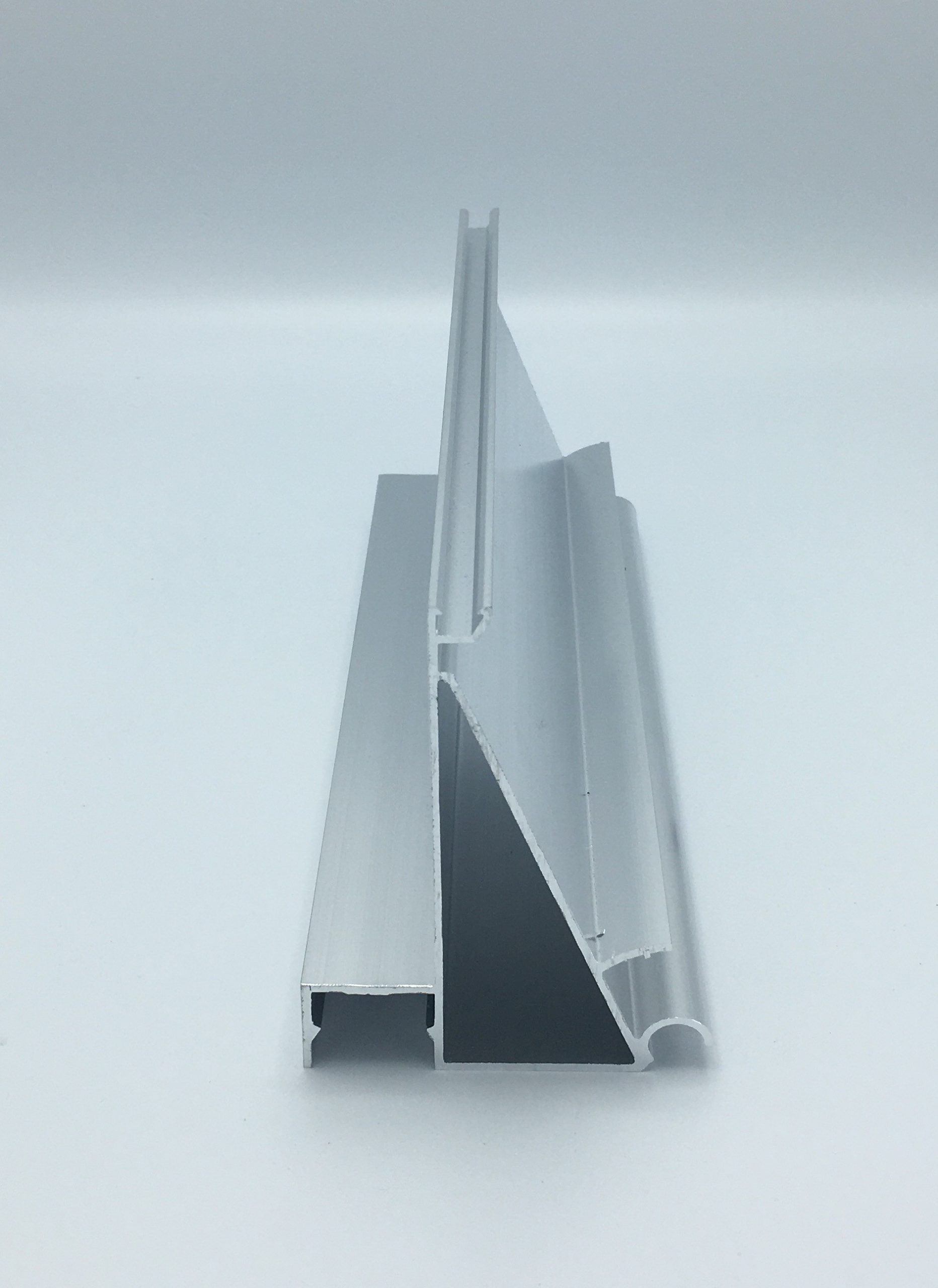 SCHARNIERPROFIEL VAN 21° TOT 46° PROF 550A WIT (RAL 9010 blinkend)