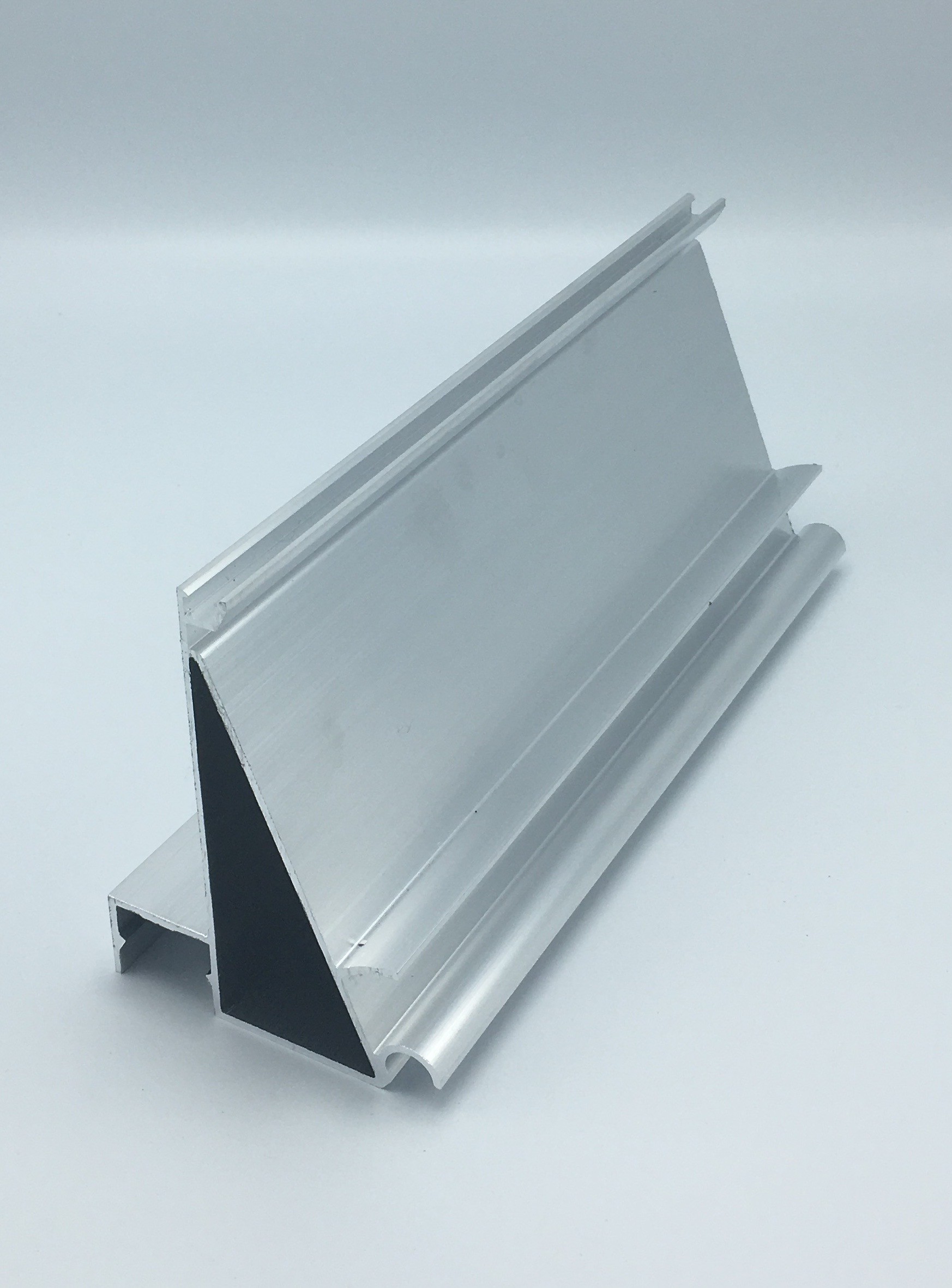 SCHARNIERPROFIEL VAN 21° TOT 46° PROF 550A WIT (RAL 9010 blinkend)